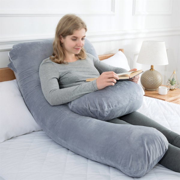 Gối ôm chữ u tựa lưng đọc sách